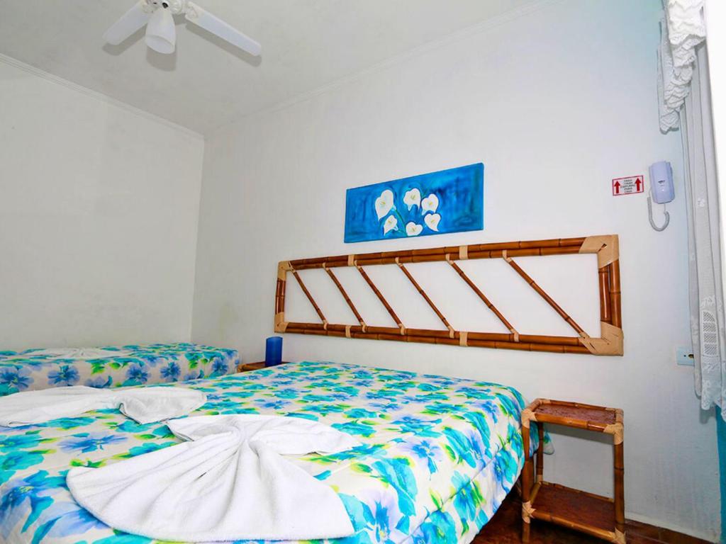 Suíte com cama de casal e cama de solteiro